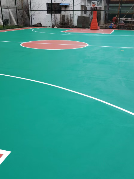 江口 球场长期使用易出现地面开裂
